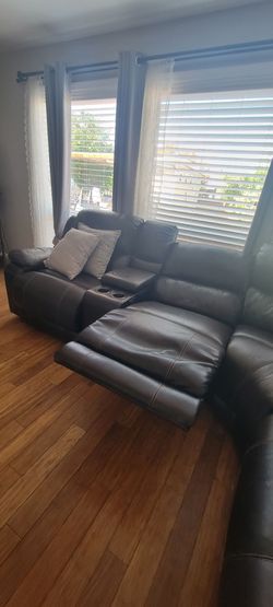 Leather seccional