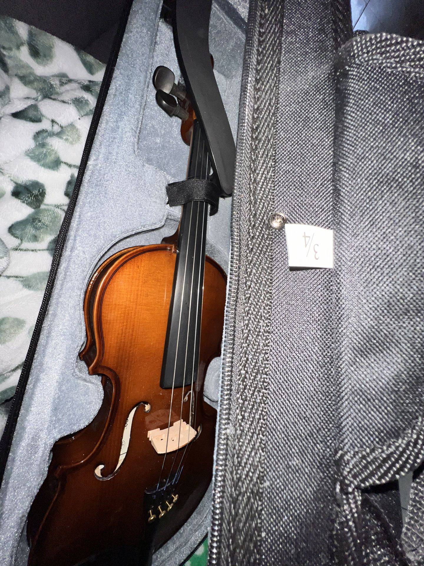 3/4 Junior Size Violin Barely Used No Damage