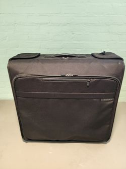 Briggs & Riley Baseline Deluxe Wheeled Garment Bag