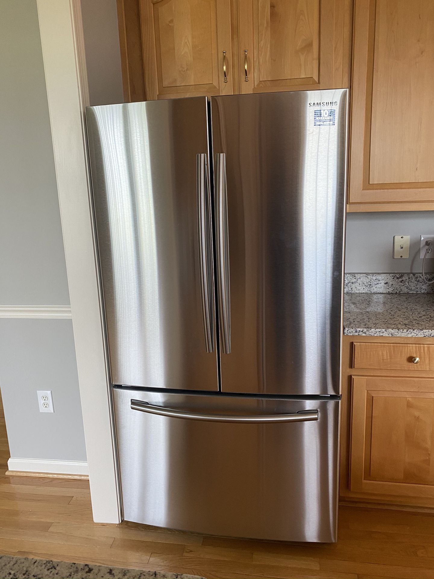 Brand new Samsung25.5 cu. ft. French Door Refrigerator with Internal Water Dispenser in Stainless Steel