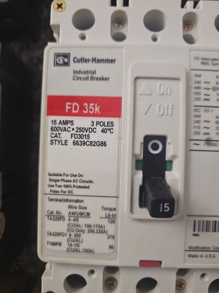 CUTLER HAMMER BREAKERS 31 PC Business equipment