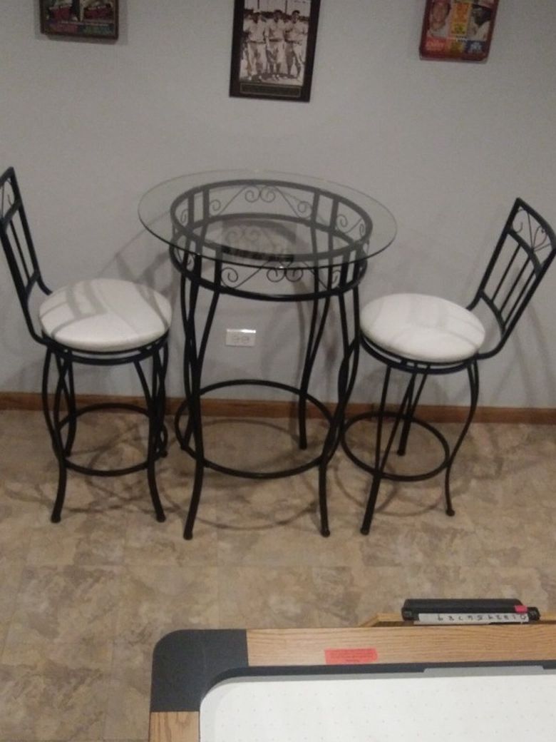 Breakfast Table And Chairs