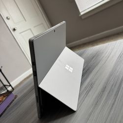 Microsoft Surface Pro 4 (Intel Core i5, 4GB RAM, 128GB) with Windows 10 Anniversary