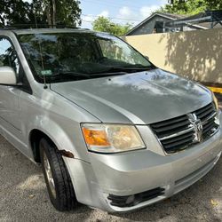 2010 MINI VAN  FULL CASH PRICE 