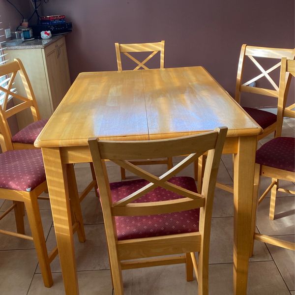 Maple Kitchen Table With Built In Leaf for Sale in East Northport, NY