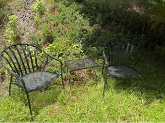 Wrought iron chairs or table