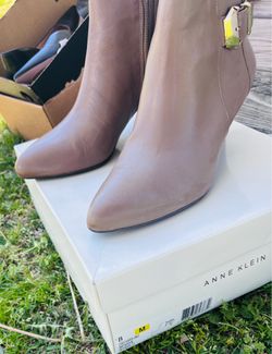 Anne Klein Heeled Ankle Boots  size 8