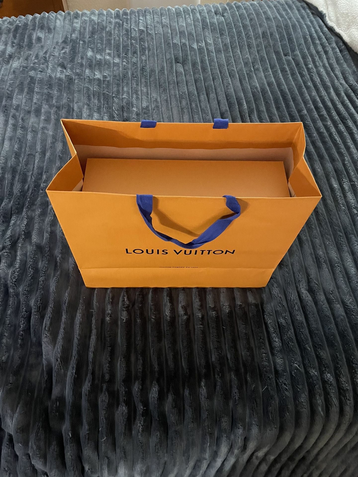 Authentic Louis Vuitton Box With Bag X2 for Sale in Las Vegas, NV - OfferUp