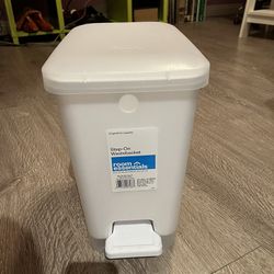 Trash Bin (4 Gallon)