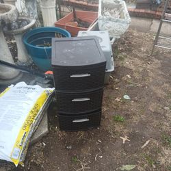 Sterlilte Storage Container With 3 Drawers 