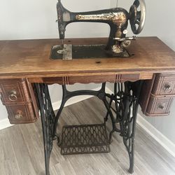 Singer Sewing Machine 