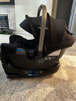 Nuna Infant Car Seat + Stroller Adapter! Excellent Condition.