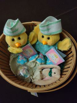 NEW!! VINTAGE HALLMARK BASKET, CRAYOLA BUNNIES AND OTHER