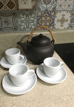 Teapot and cups