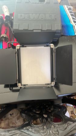 neewer light