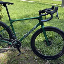 2022 Giant Revolt 2 Gravel Bike Size M/L