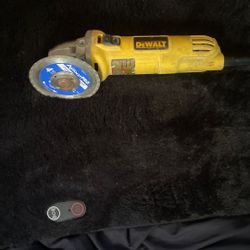 Dewalt DWE 4011 4 1/2in Angle Grinder 