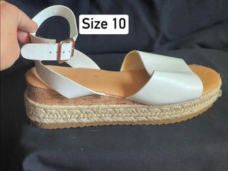New women’s sandals size 10