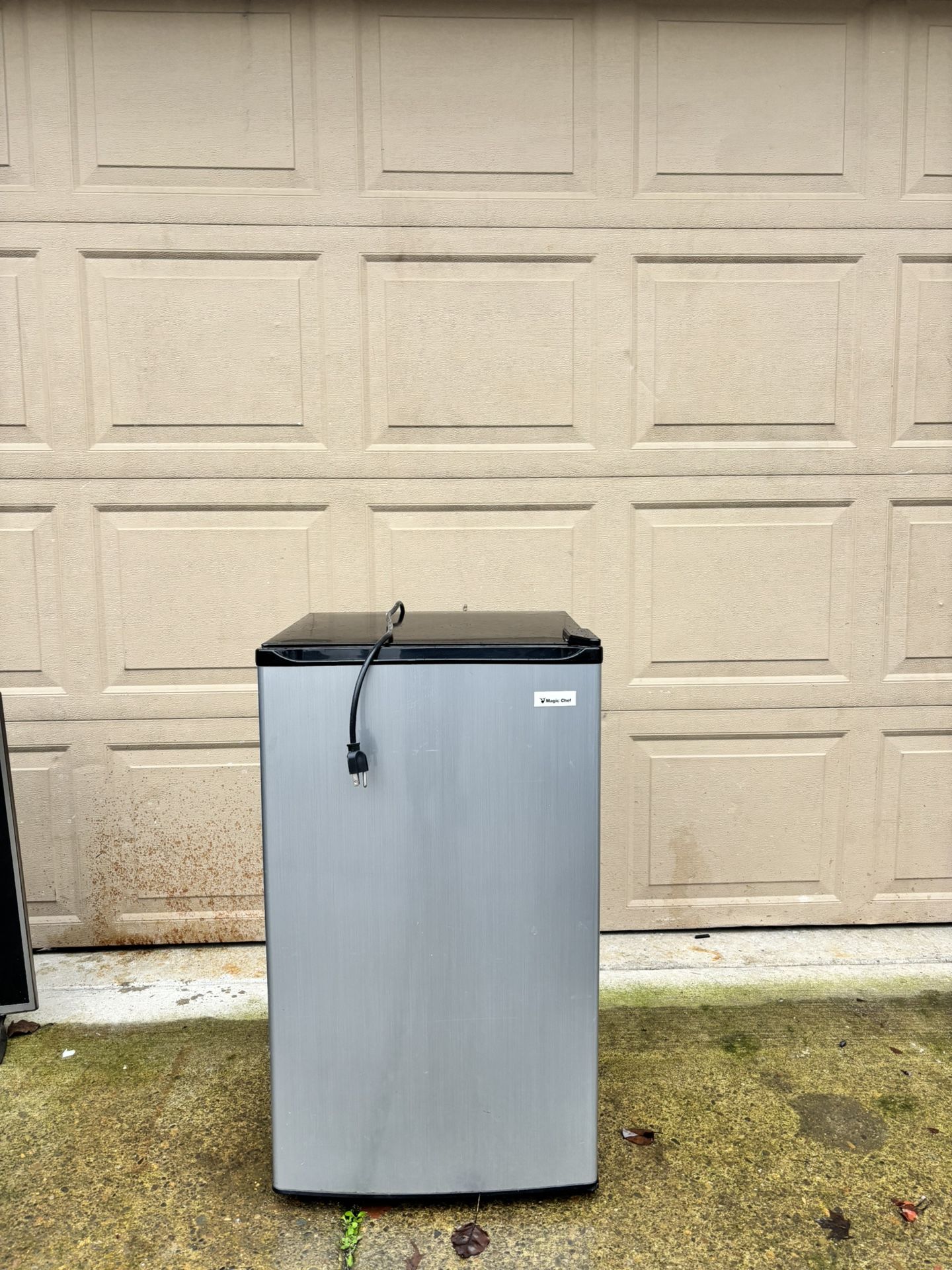 Magic Chef Mini Fridge 