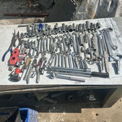 Tools Over 100 Pieces