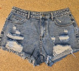 BRAND NEW Remidoo Women's Distressed Denim Shorts  Size L