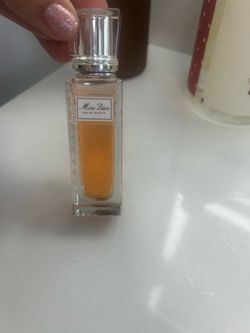 Miss Dior Parfum Rollerpearl Size: 0.7 oz / 20 ml