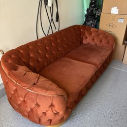 Turkish Tufted Couch – Beautiful & Comfy