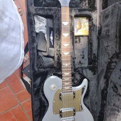 Keith Urban Electric Guitar/Case 