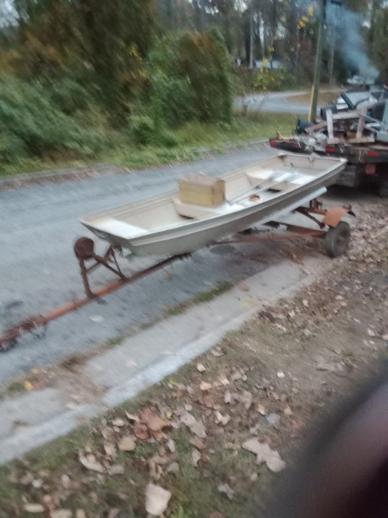 Antique Boat With Trailer And Trolling Motor 