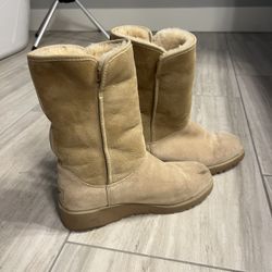 Cozy Shearling-Lined Women’s Mid-Calf Winter Boots - Sand UGG Size 7