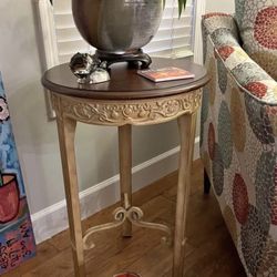 Beautiful End Table/Plant Stand