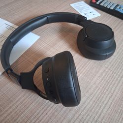 JBL 770NC Noise Canceling Headphones