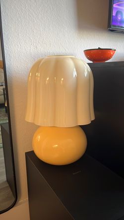 Pastel Yellow Flower Desk Lamp