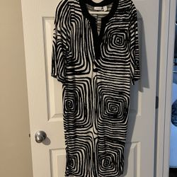 Chico's Womens Dress Size 1 (US 8) Black White Short Sleeve Swirls Shaunna Midi stretch   Chico's Pullover Dress  White with black swirling pattern 3/