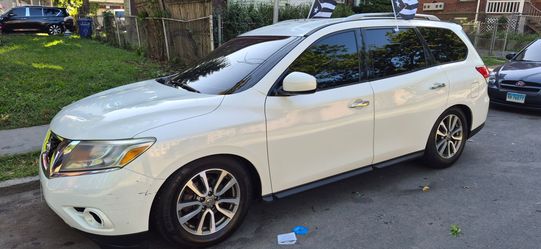 2013 Nissan Pathfinder SUV  wheels