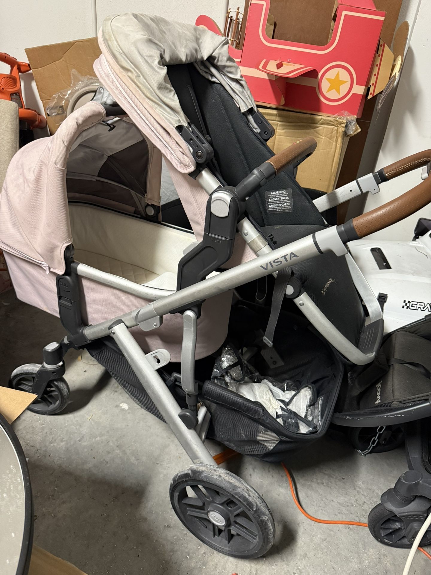 UPPAbaby Vista V2 Single-to-double With bassinet stroller System