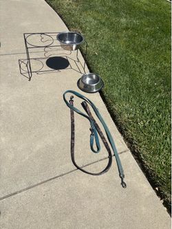 Dog food platform, dish, 2 leashes, 6’