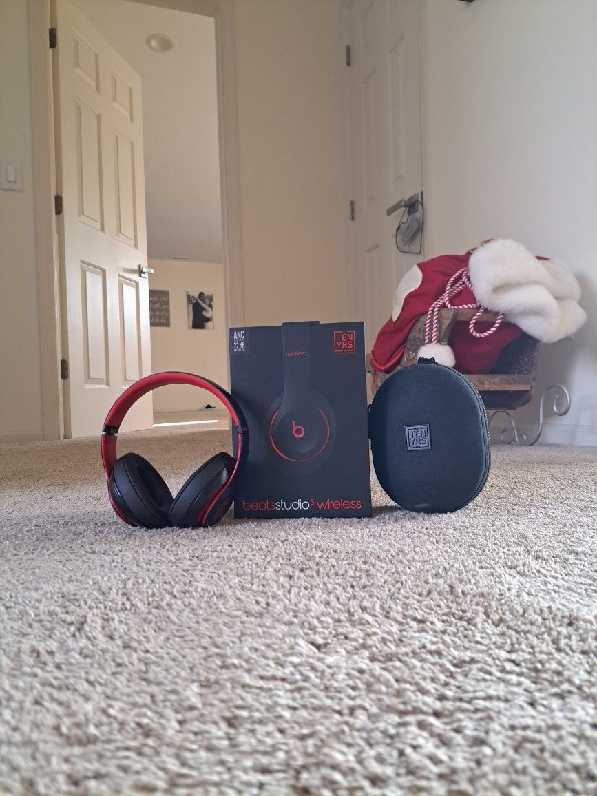 Apple Studio 3 Beats (Red and Black)