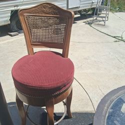 4 stools they spin