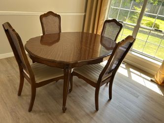 Premium dining set made of wood.