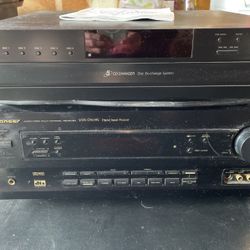 Pioneer Audio Video Receiver VSX D409