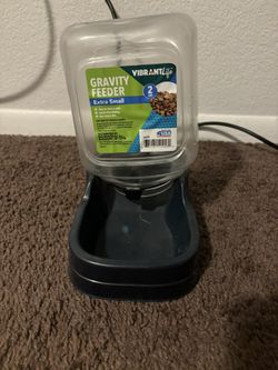 Small gravity feeder