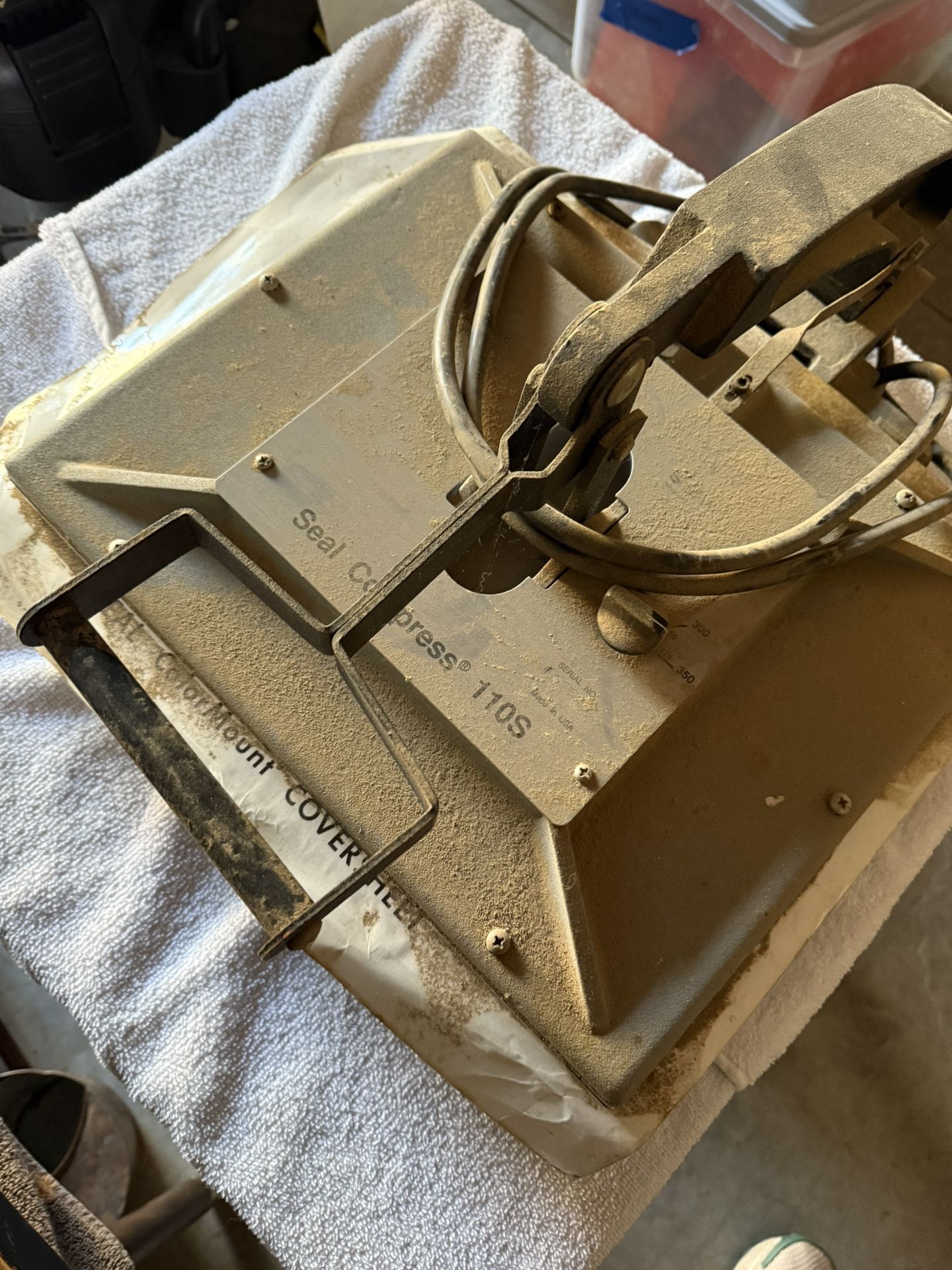 Seal Compress 110S Dry Mounting Laminating Press