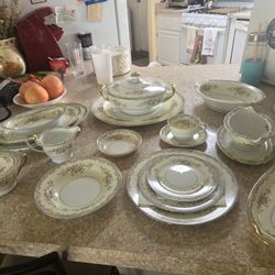 Niritake Full 12 Service Set 122 Pieces Total