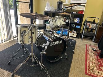 Yamaha stage custom mix drums with cymbals