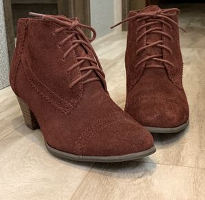 Photo Suede leather G. H. Bass &Co. boots. Size 6.5. . Excellent condition. Non smoker. No pets. No longer use facebook or messenger.