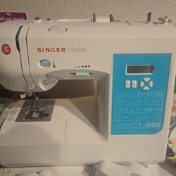 Singer Stylist New Condition Electric Sewing Machine, 100 Different Stitches Programmed In!
