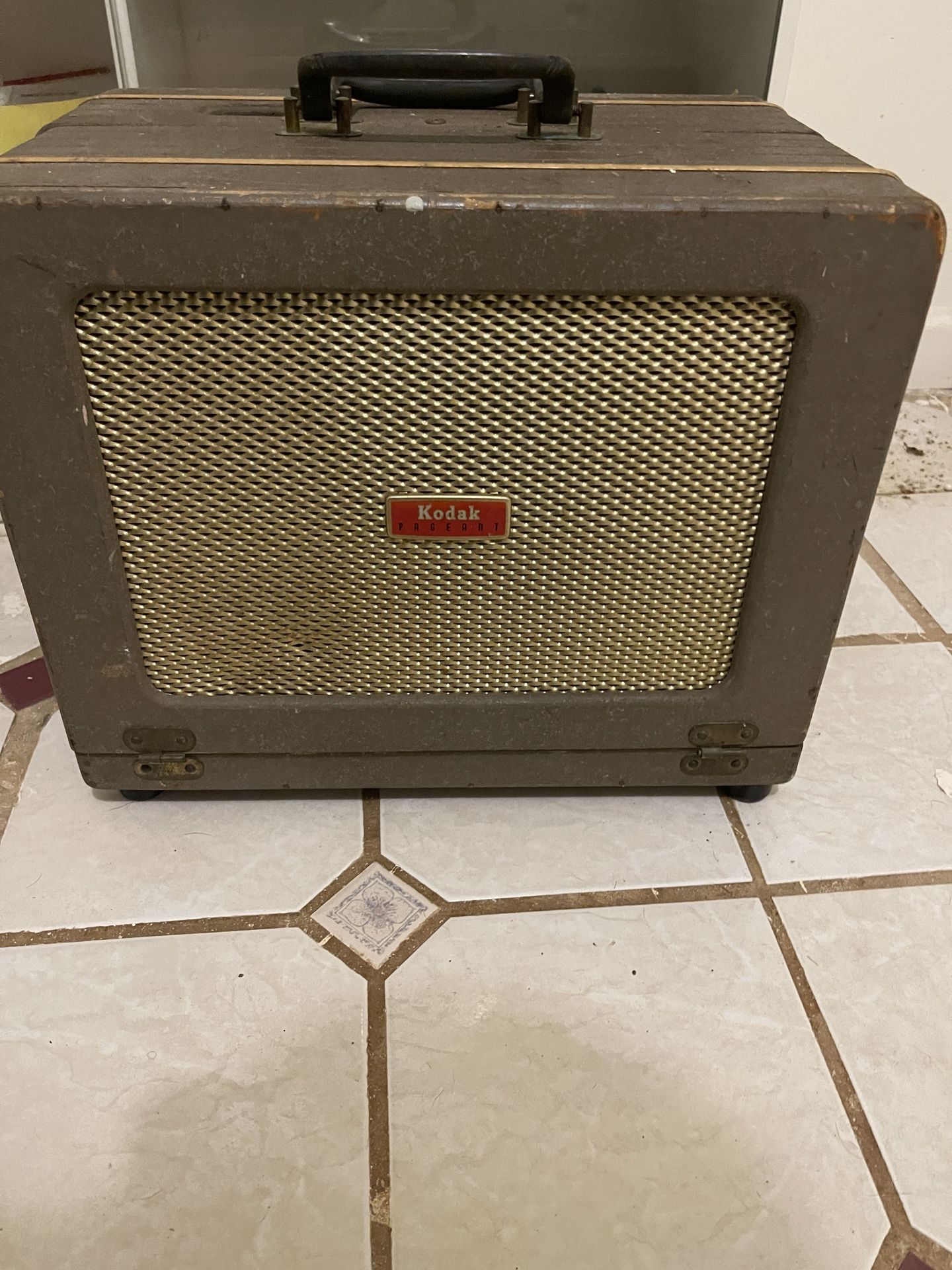 Vintage Kodak Pageant 16 mm Sound Projector model 8 K 5 with Case