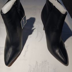 8 1/2  WOMENS ANKLE  BOOTS