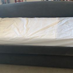 Day Bed With Trundle One Mattress 